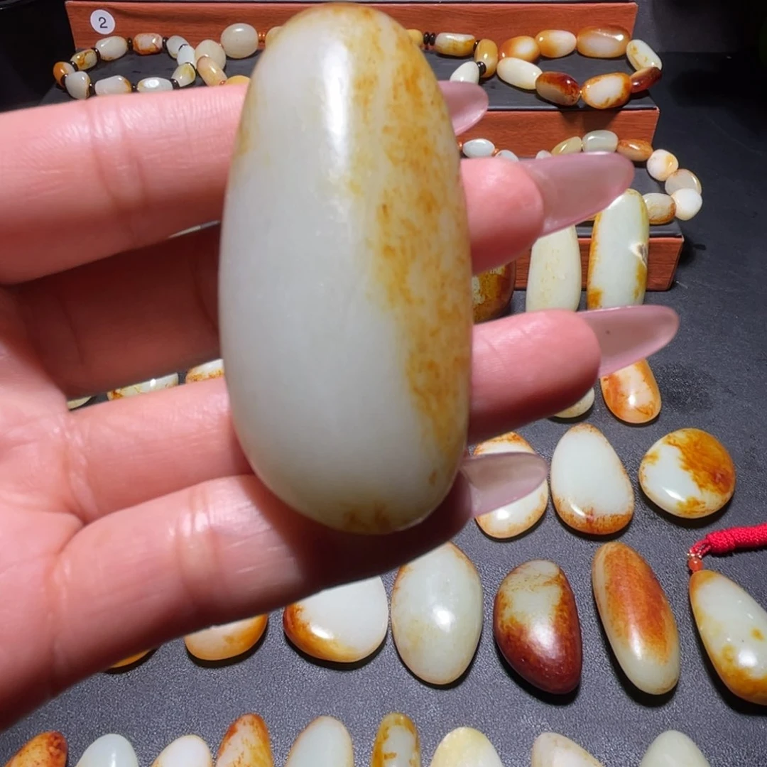 和田玉未镶嵌颈饰月****坡