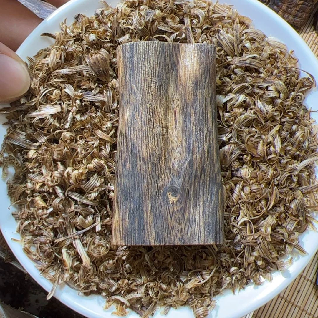 沉香碎屑沉香白棋素牌12.克