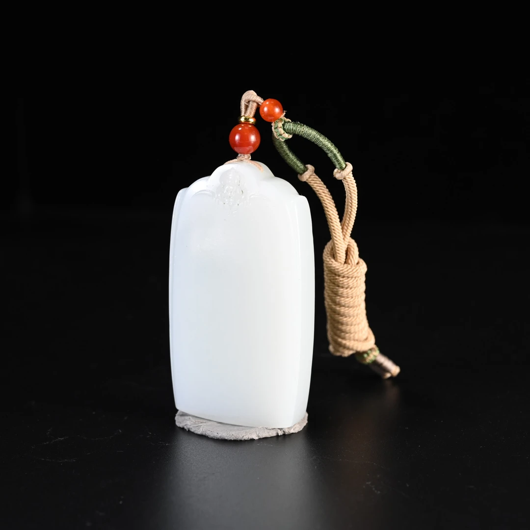 LOT8815 2511040010和田玉平安无事牌/保利