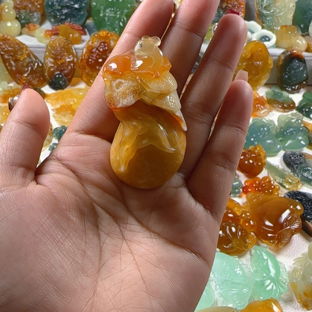 蛇纹石玉颈饰未镶嵌