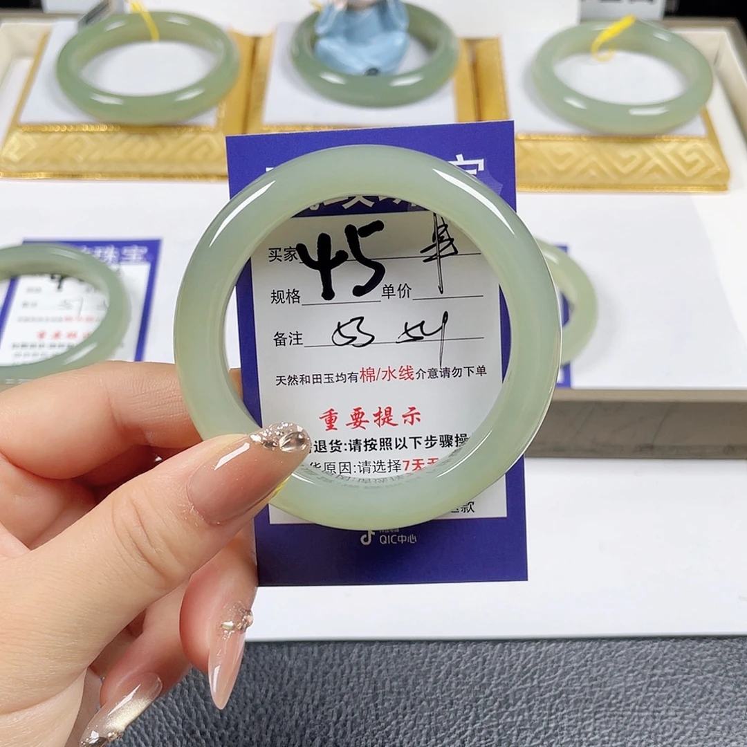 未镶嵌手镯和田玉
