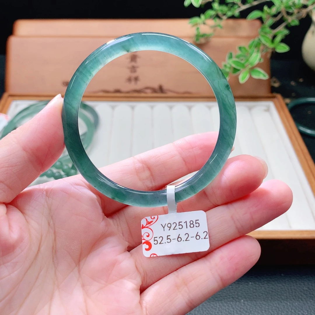 翡翠未镶嵌手镯（圆镯）