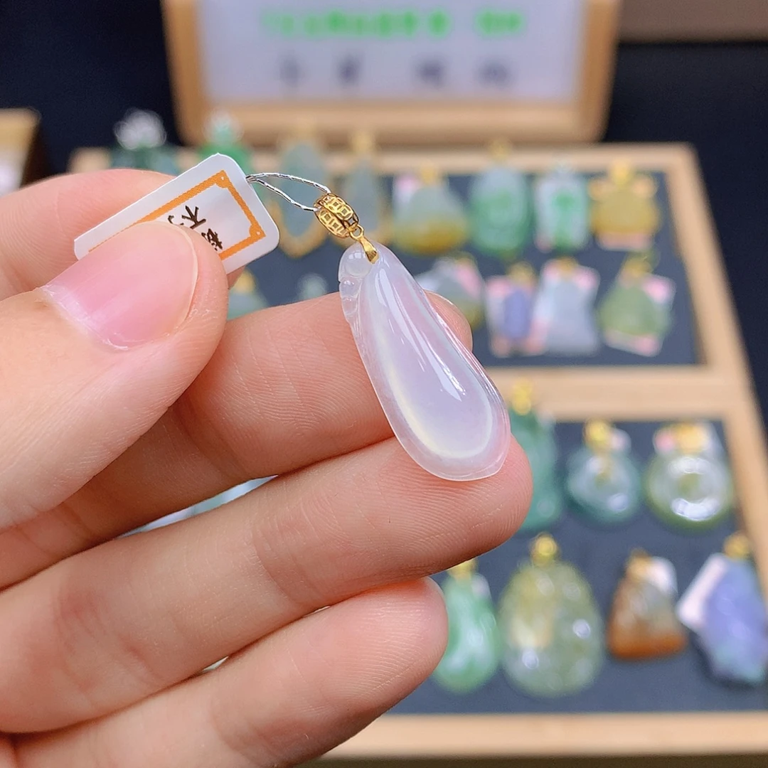 翡翠18K金镶嵌颈饰翡翠