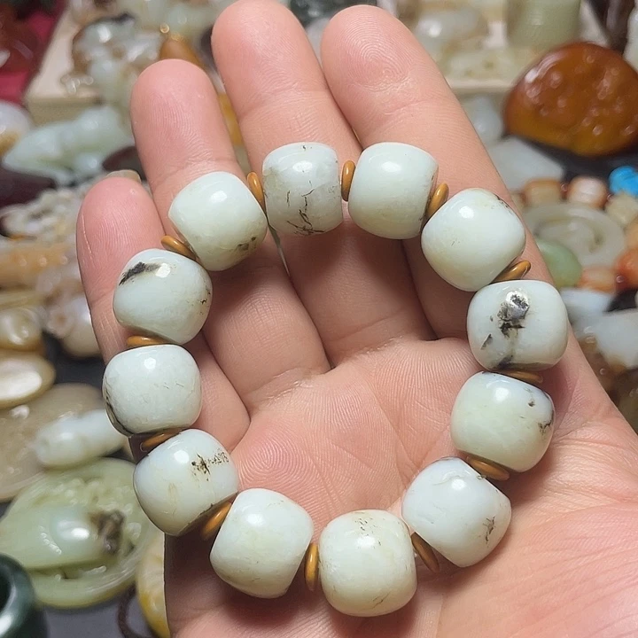 颈饰未镶嵌和田玉（糖玉）