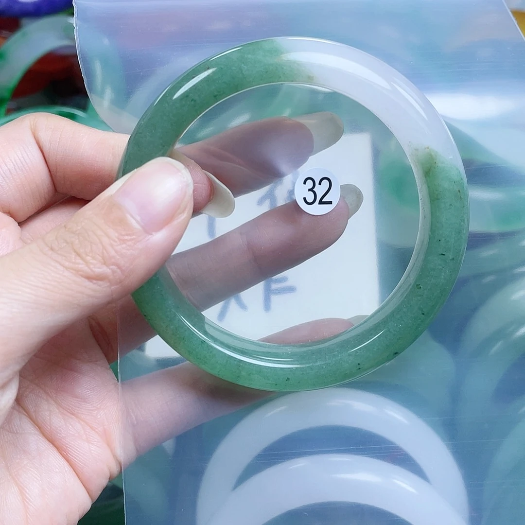 【闪购商品】石英质玉手镯未镶嵌57