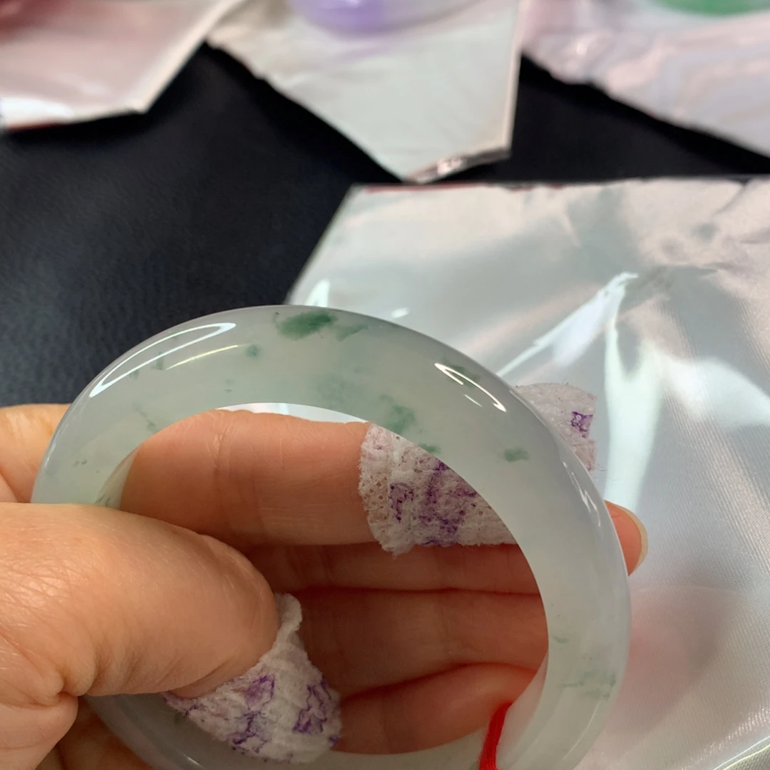 夏***柯翡翠未镶嵌手镯翡翠手镯定金57.5，5w