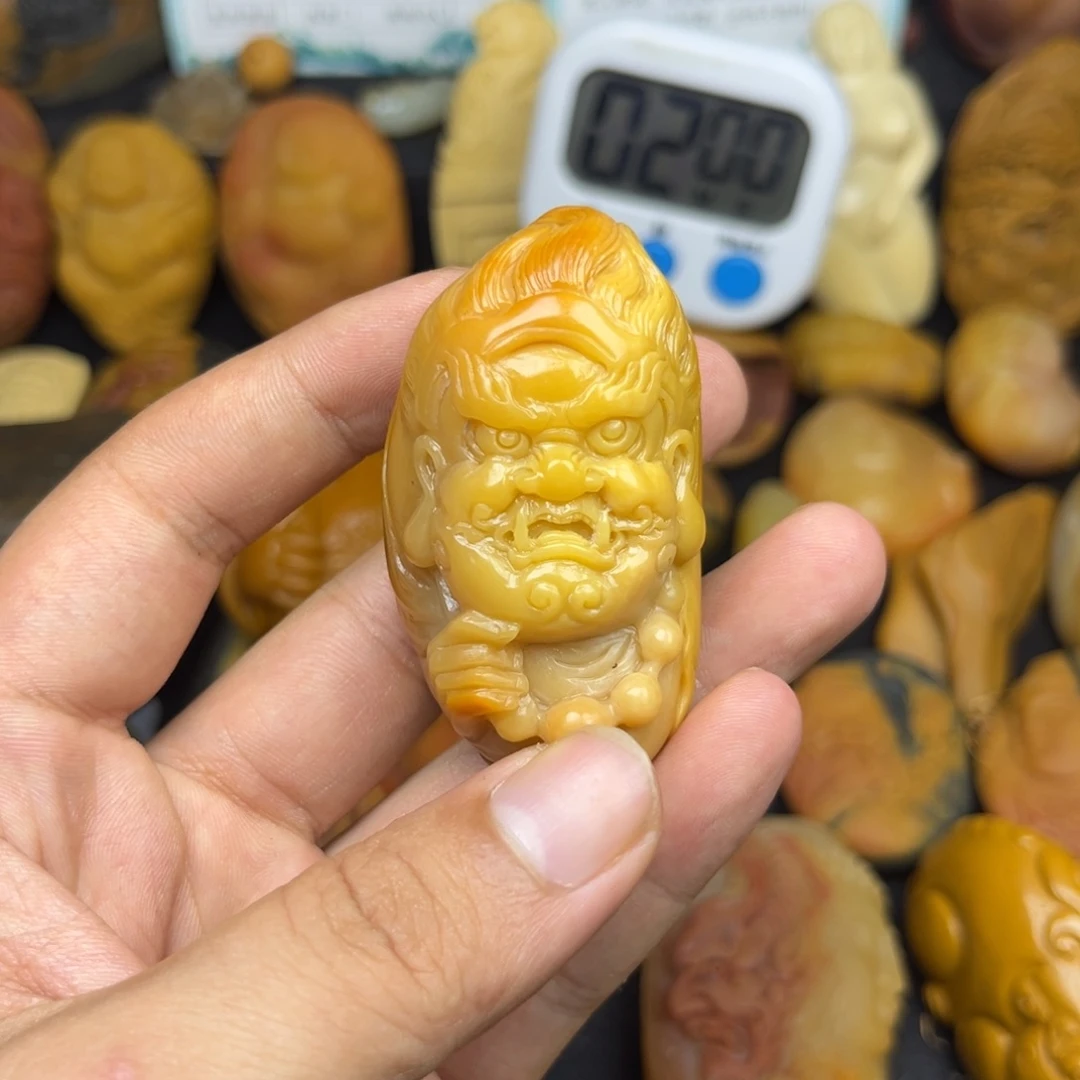 何***以颈饰未镶嵌石英岩玉