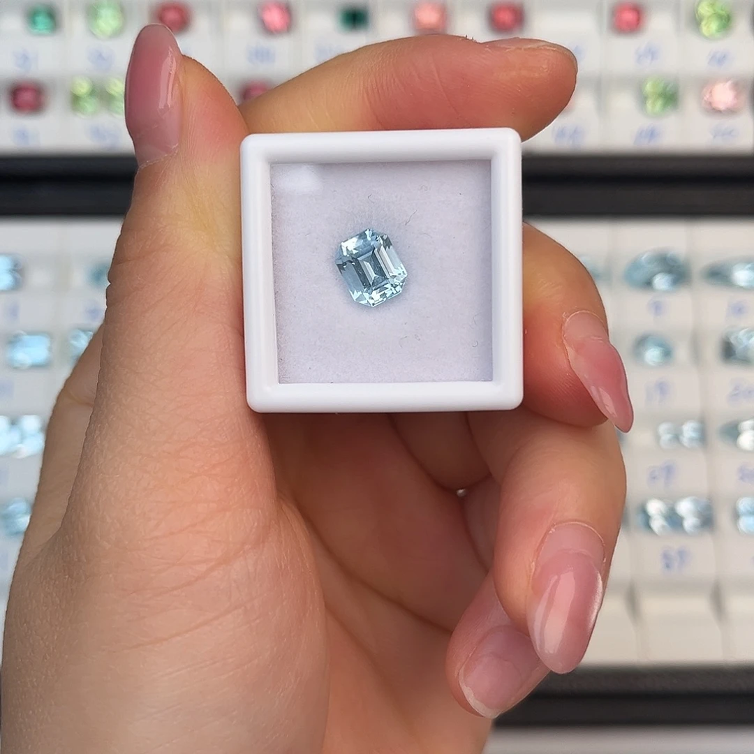 海蓝宝石裸石天然纯净无暇1.6克拉