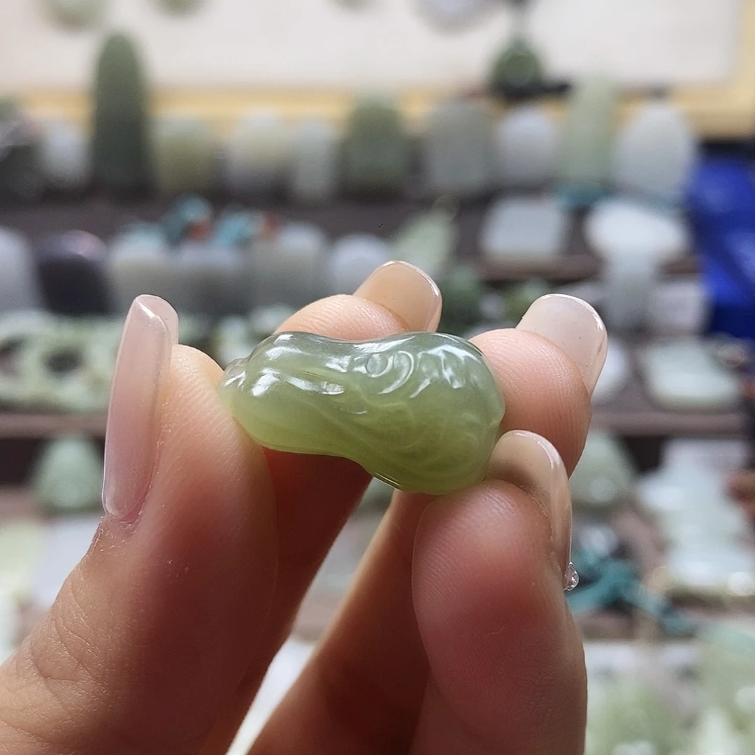 和田玉未镶嵌颈饰白菜