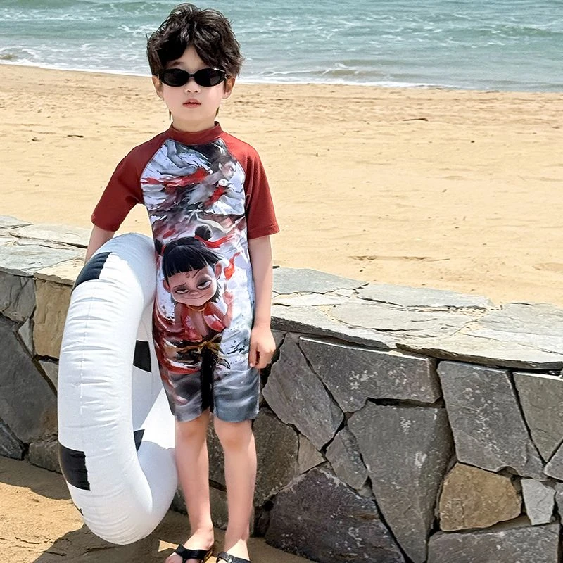 儿童哪吒泳衣男童2025新款连体温泉小童中大童男孩速干训练游泳衣