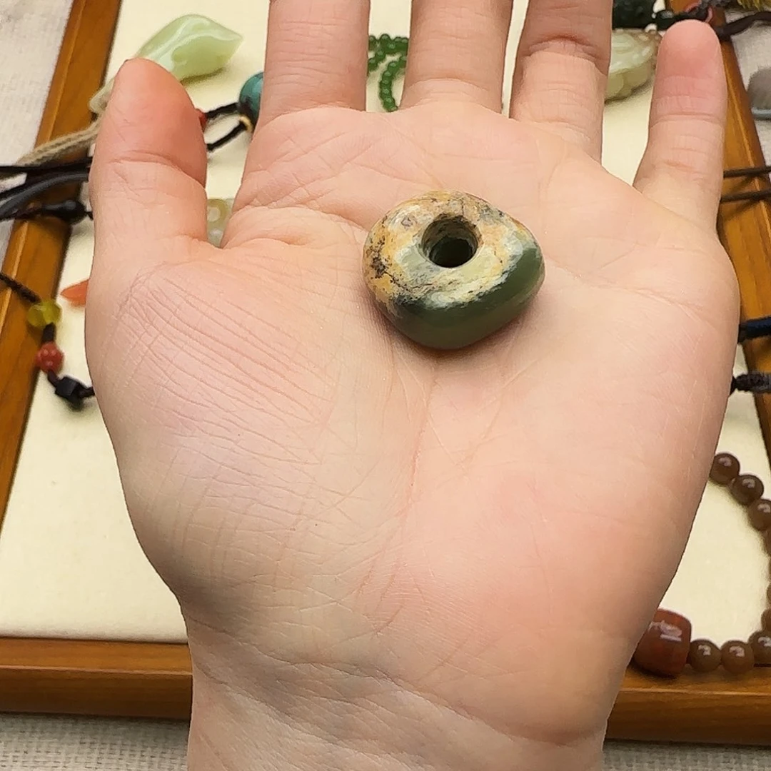 岫岩河磨玉（透闪石质玉）颈饰未镶嵌画****）