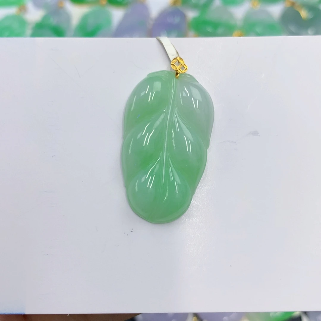 翡翠18K金镶嵌颈饰翡翠