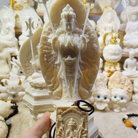 木菩提果站的千手观音摆件