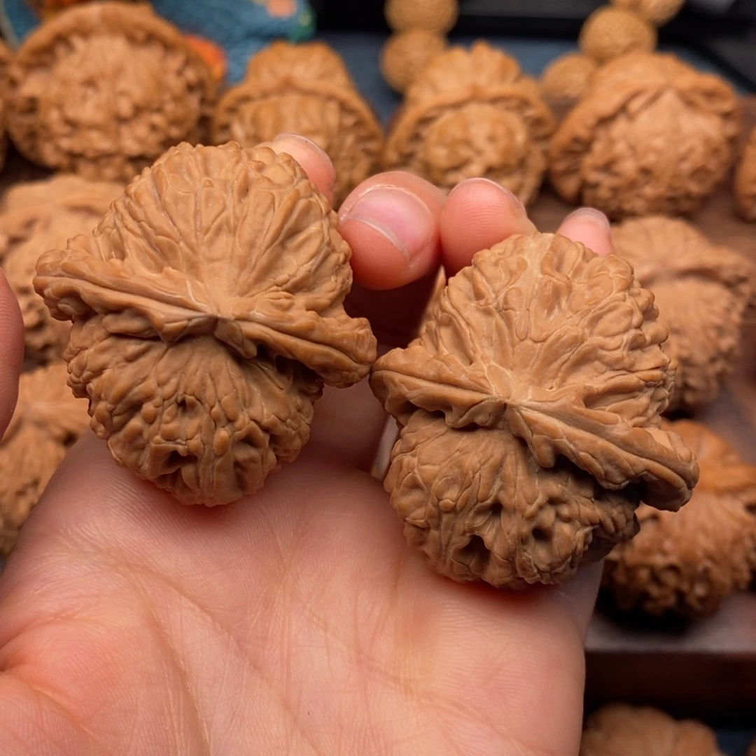 文玩核桃把件41边43肚，全品三角球白