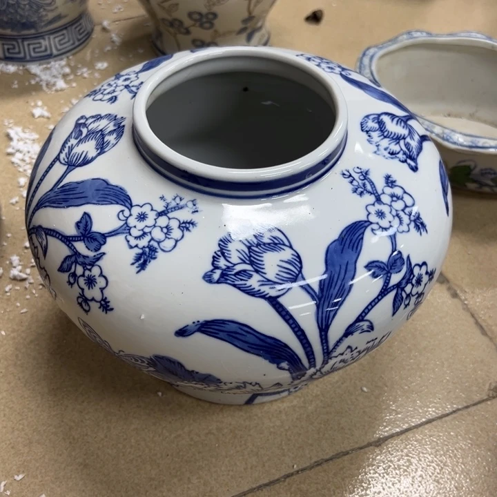 瓷片微瑕陶瓶。。。。。。。。。。。。