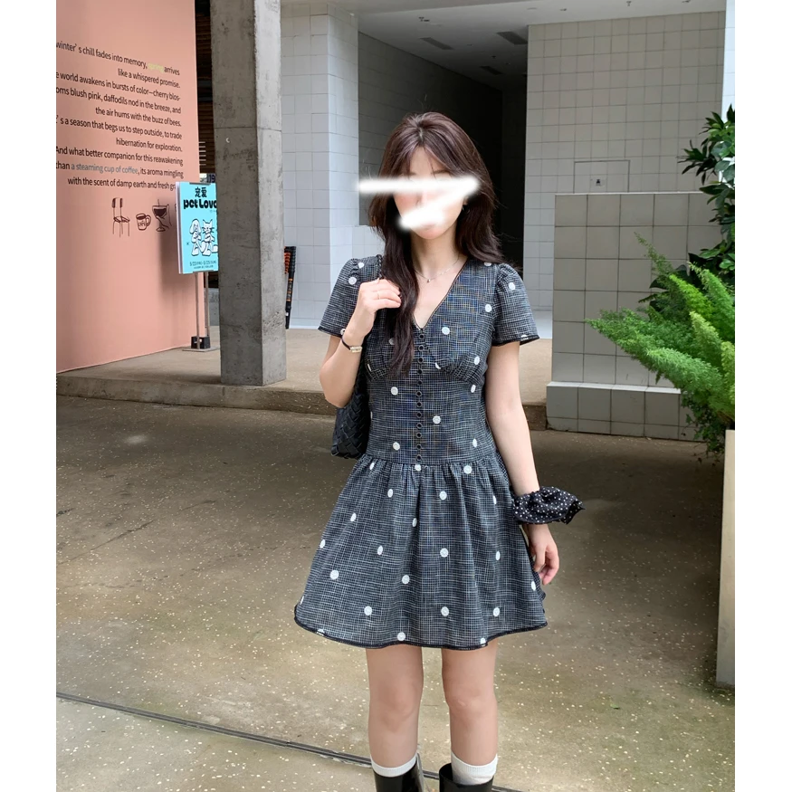 夏季黑色v领A字波点泡泡袖连衣裙女收腰显瘦高腰a字短裙连衣裙女