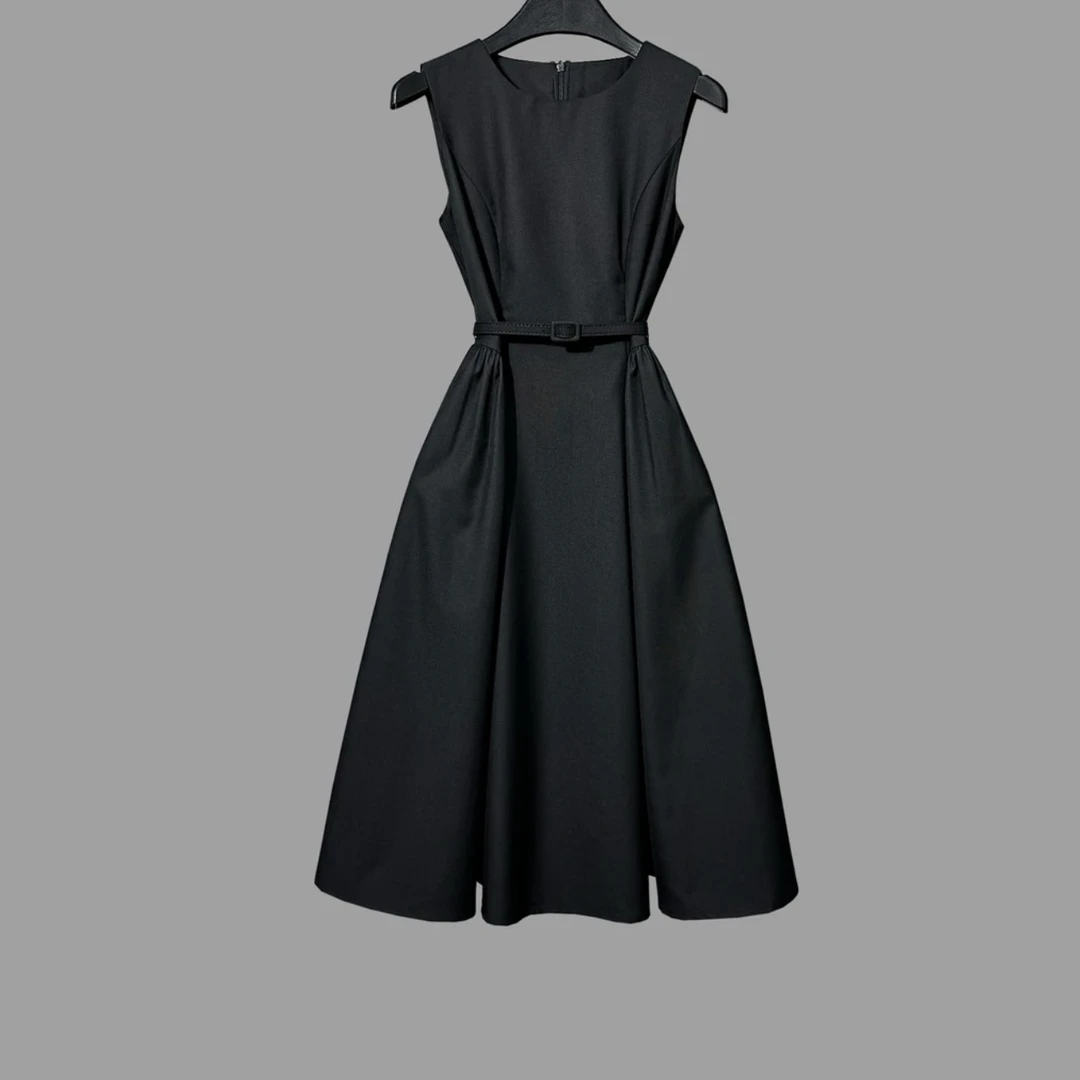 {专属}YOUNA法式赫本风小众爆款修身显瘦高奢小黑裙背心连衣裙