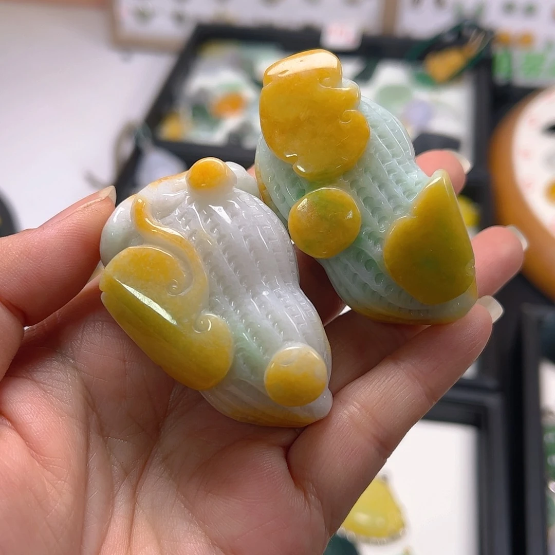 【闪购商品】翡翠颈饰未镶嵌心****士吊坠