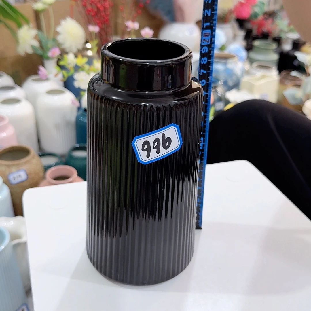996号陶瓷高20厘米微瑕一个