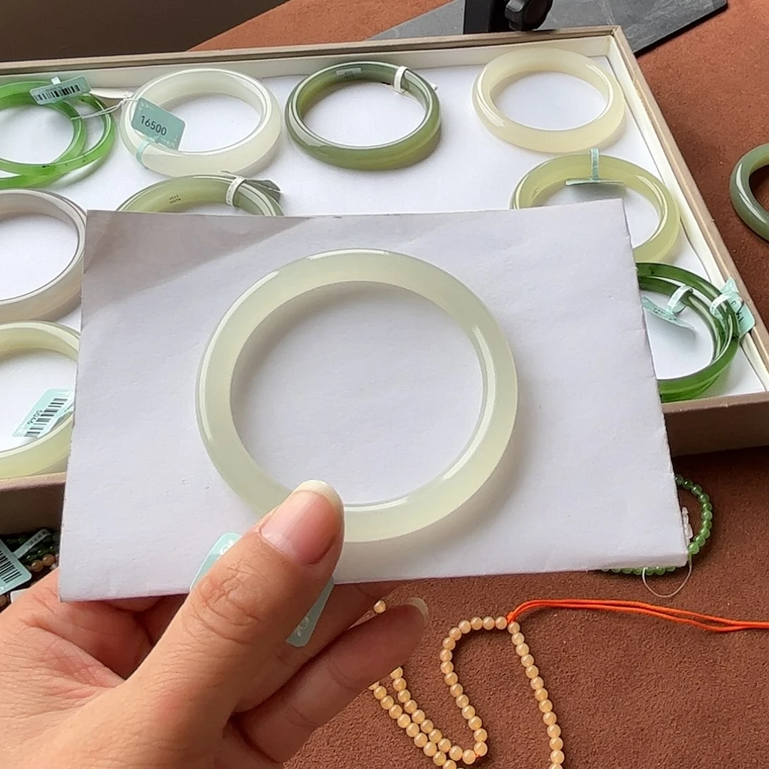 和田玉手镯未镶嵌M****n