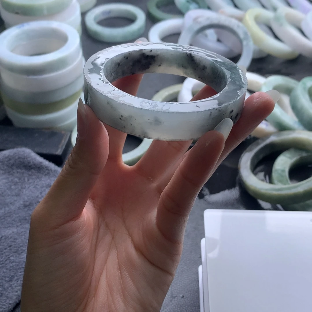 定制翡翠未镶嵌手镯