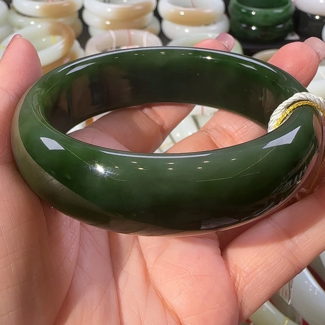 6***的和田玉（碧玉）未镶嵌手镯