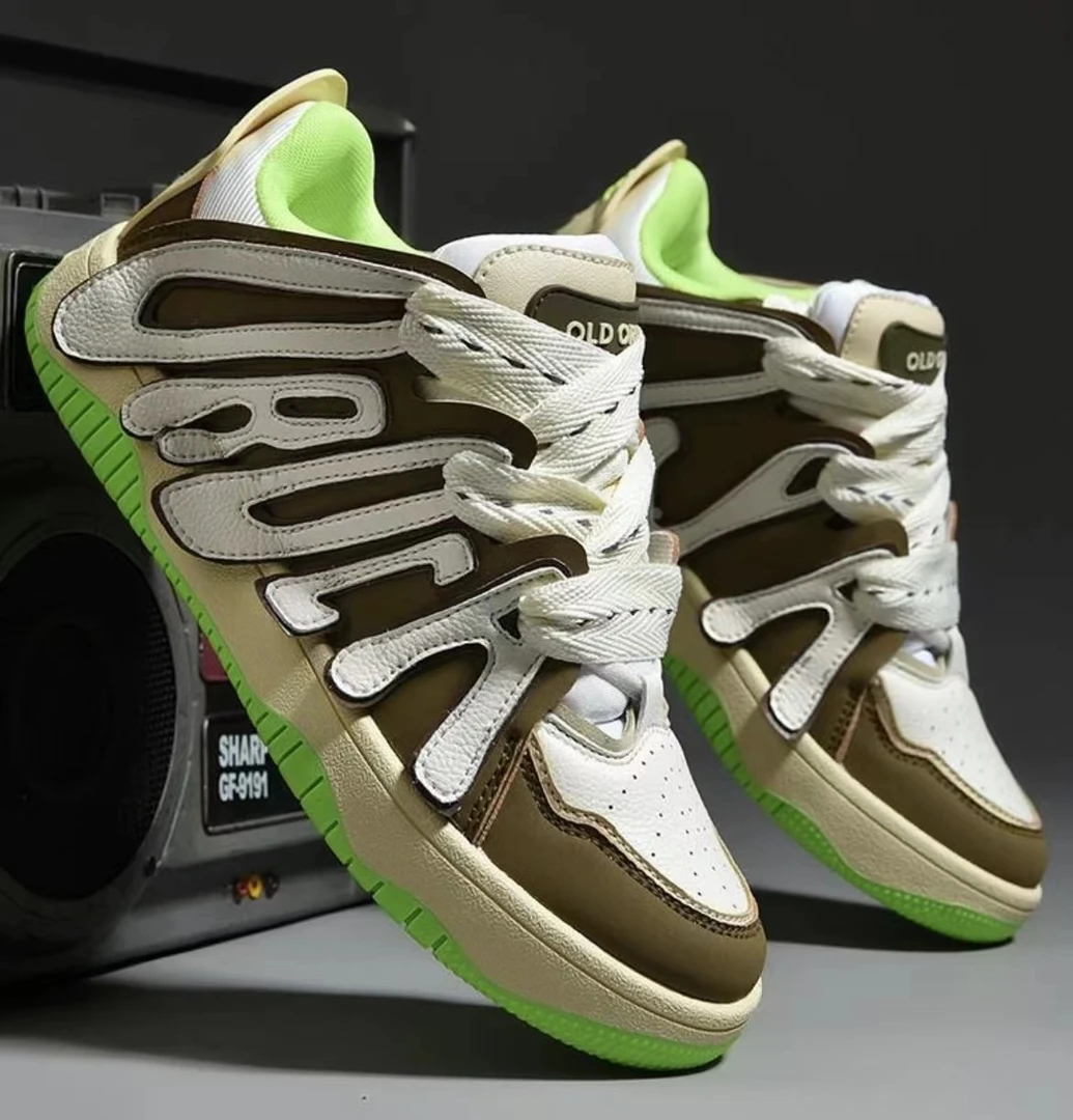 【SJ2】新款皮面透气轻便情侣板鞋8131