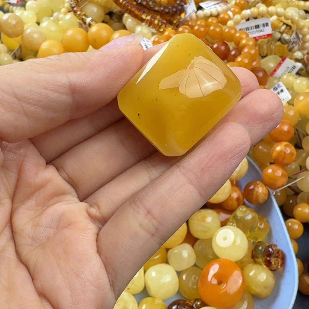 琥珀未镶嵌珠宝奇石