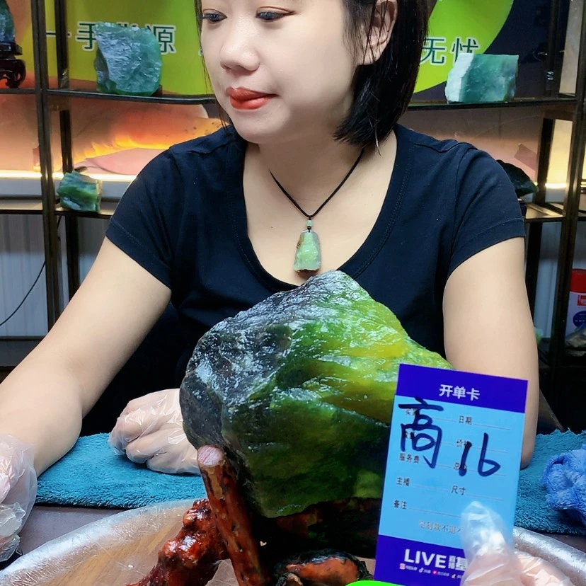 【闪购商品】蛇纹石玉未镶嵌原石追*