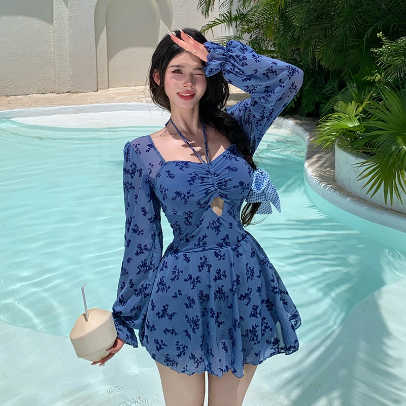 《空屿蓝蕊》碎花长袖连体裙式显瘦遮肚保守泳衣适合海边度假温泉