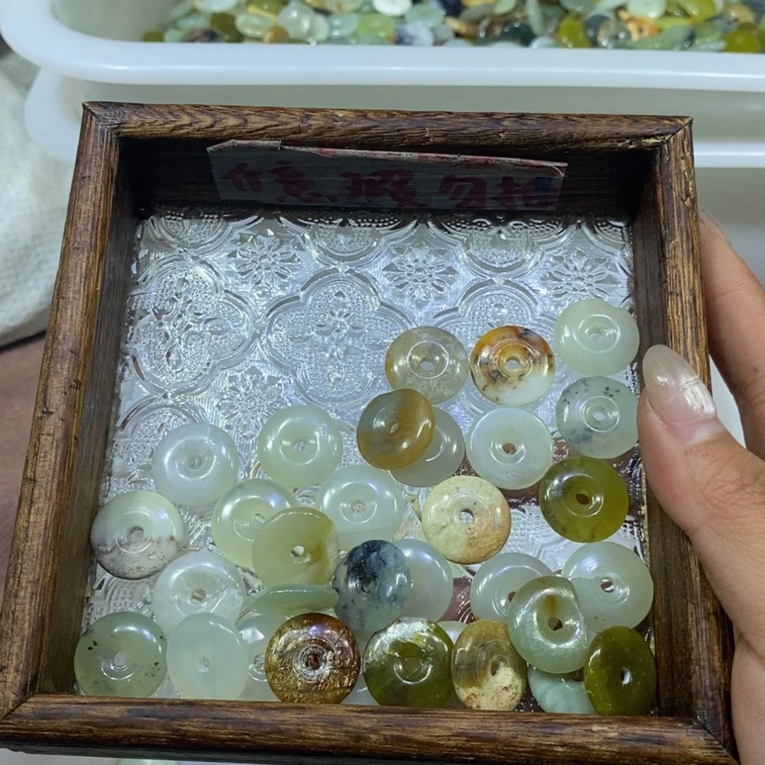 合金蛇纹石玉颈饰64