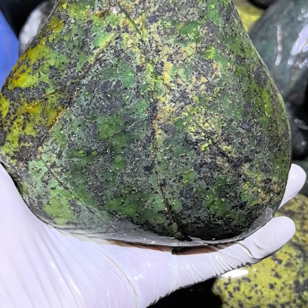 用***7藏玉药王石原石一个