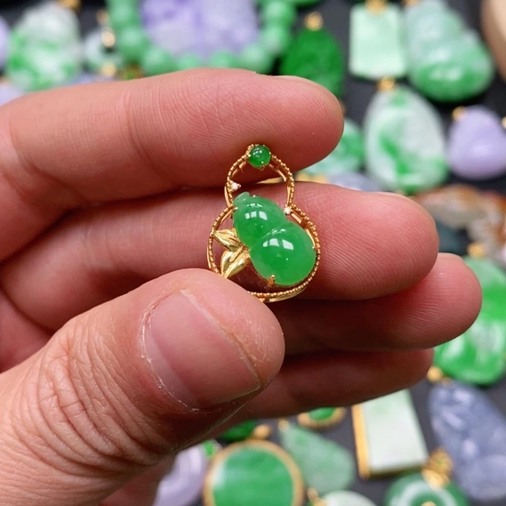 翡翠颈饰未镶嵌吊坠