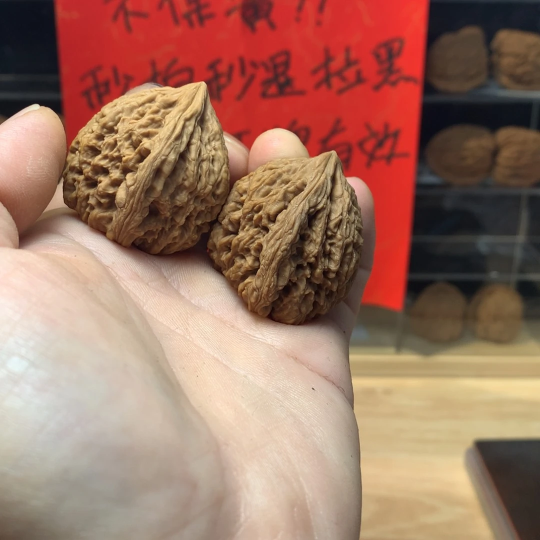 文玩核桃吊坠果**。南疆