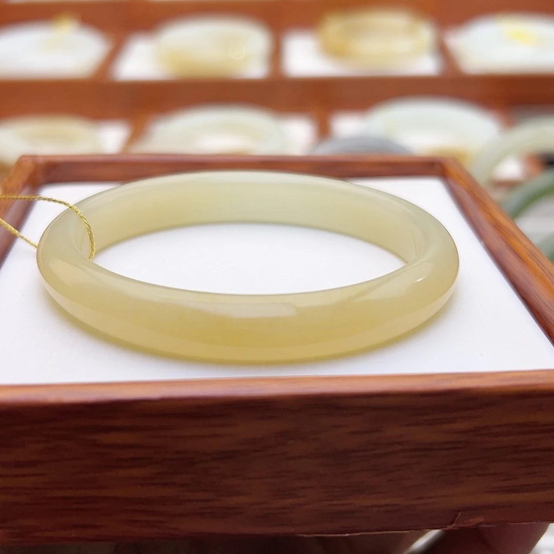 和田玉手镯未镶嵌52.6