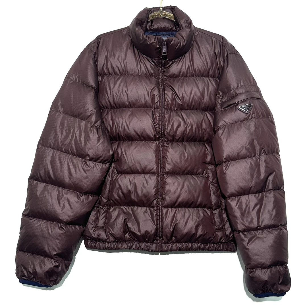 99新 Prada/普拉达 46码 三角钢标酒红羽绒外套 0684