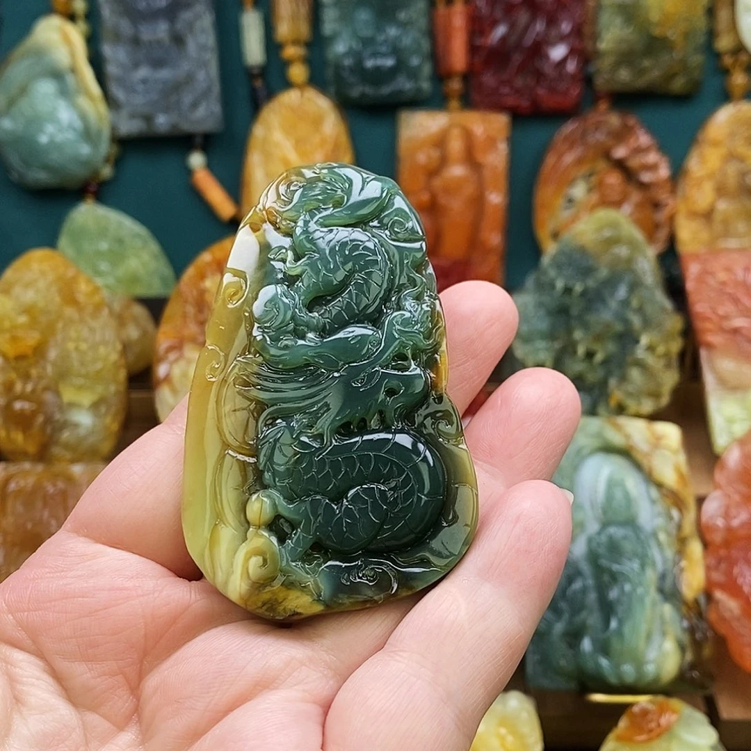 蛇纹石玉未镶嵌颈饰精品龙牌