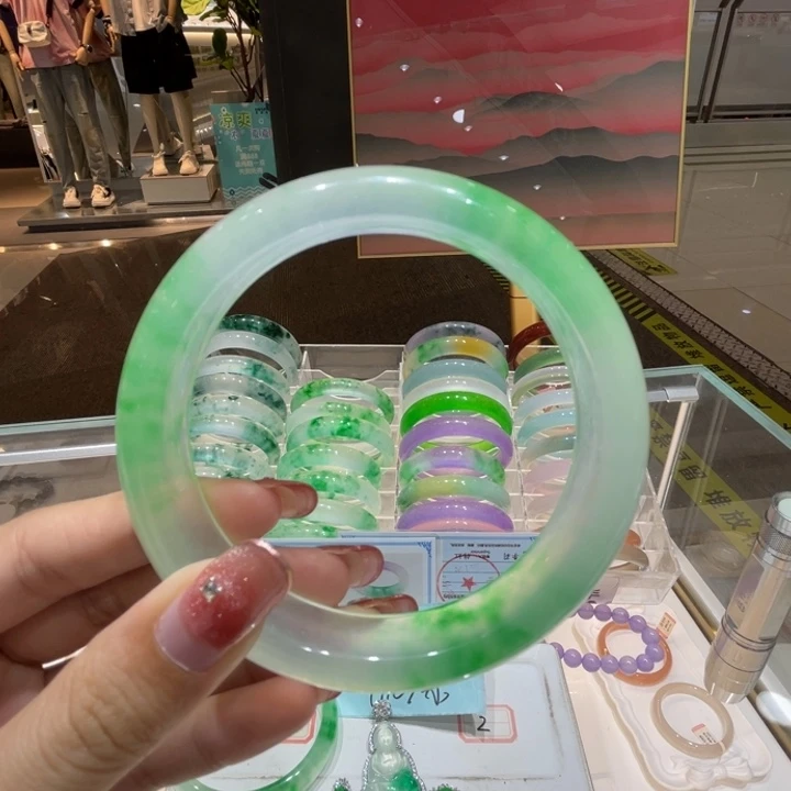 翡翠手镯未镶嵌翡翠手镯