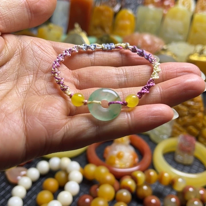 石英质玉（黄龙玉）未镶嵌颈饰