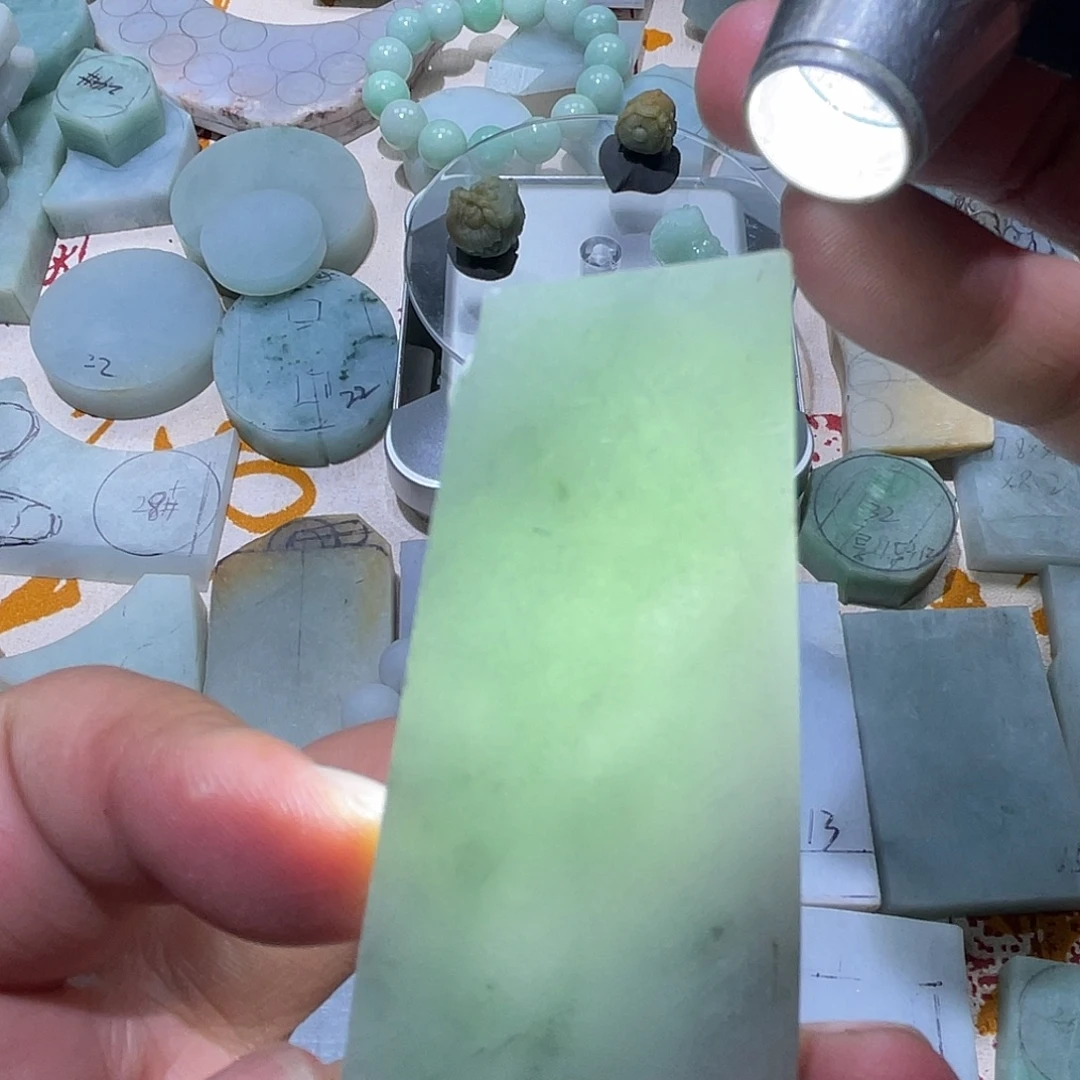 翡翠未镶嵌颈饰天然缅甸A货翡翠毛料