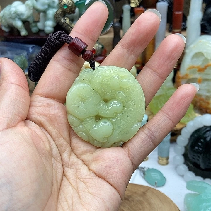 岫玉未镶嵌手把件