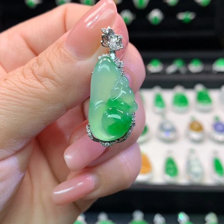 翡翠吊坠(不含链)18K金镶嵌