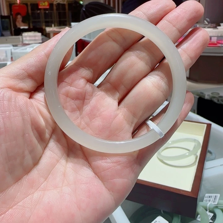 未镶嵌手镯和田玉95