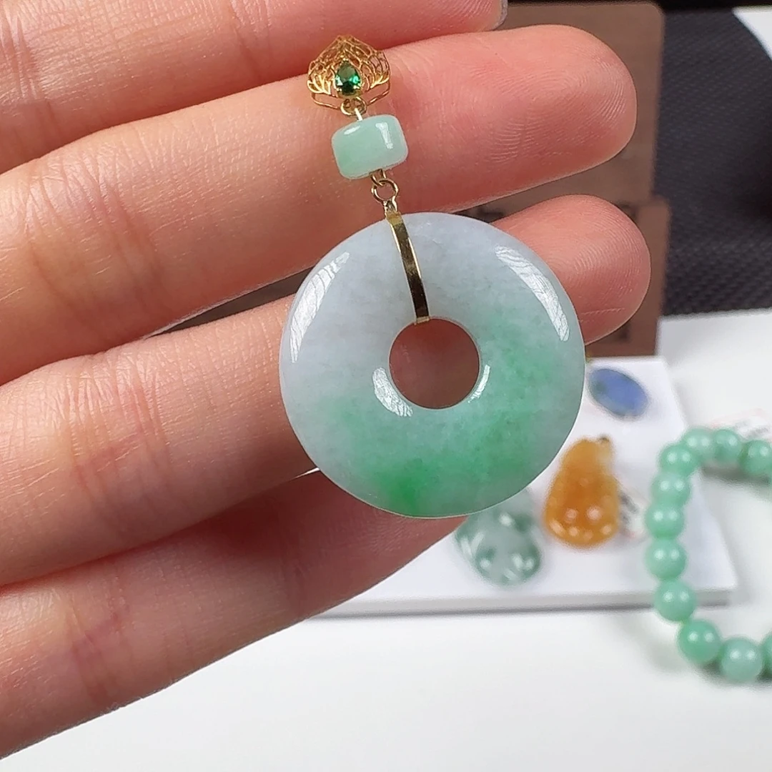 翡翠18K金镶嵌颈饰