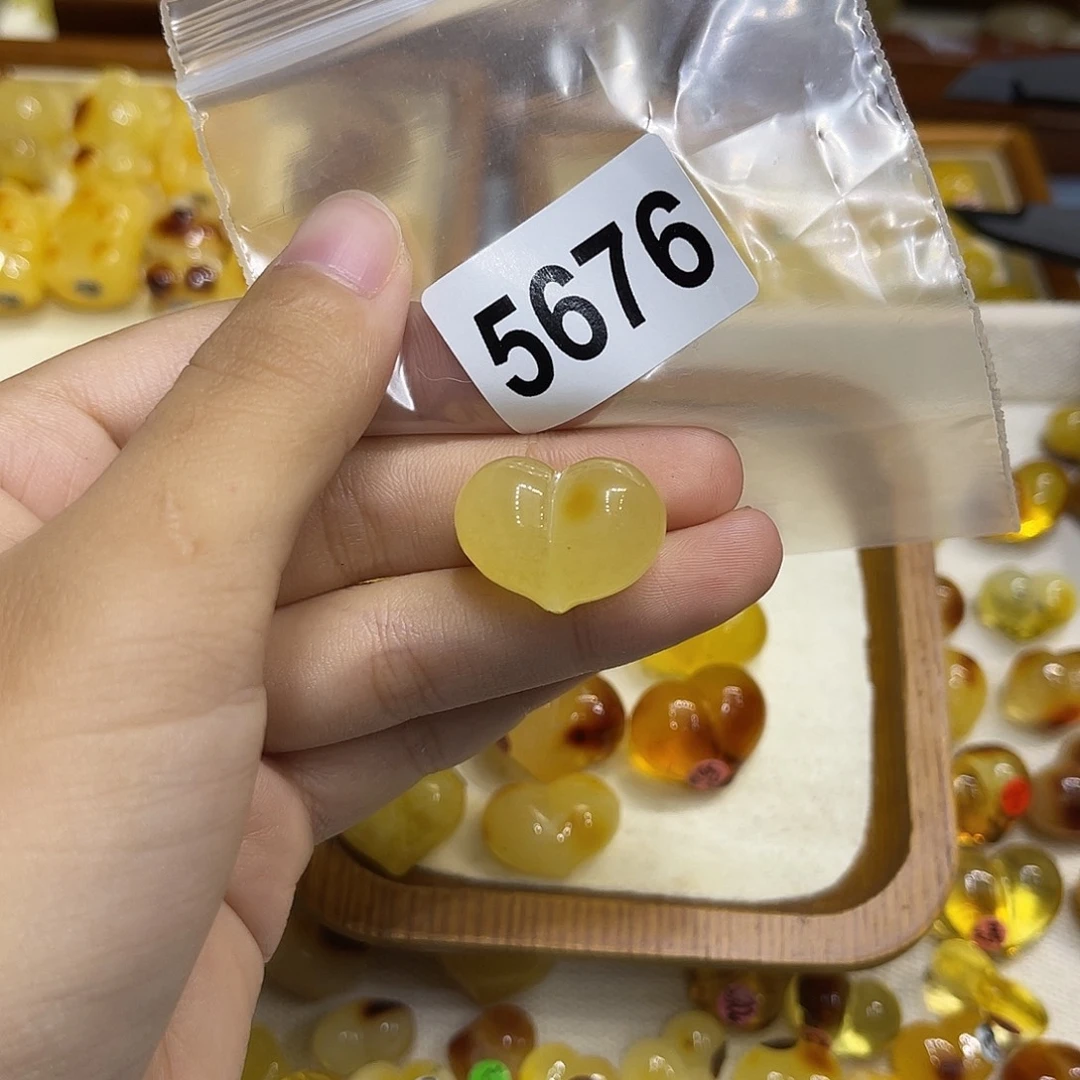 琥珀未镶嵌珠宝奇石