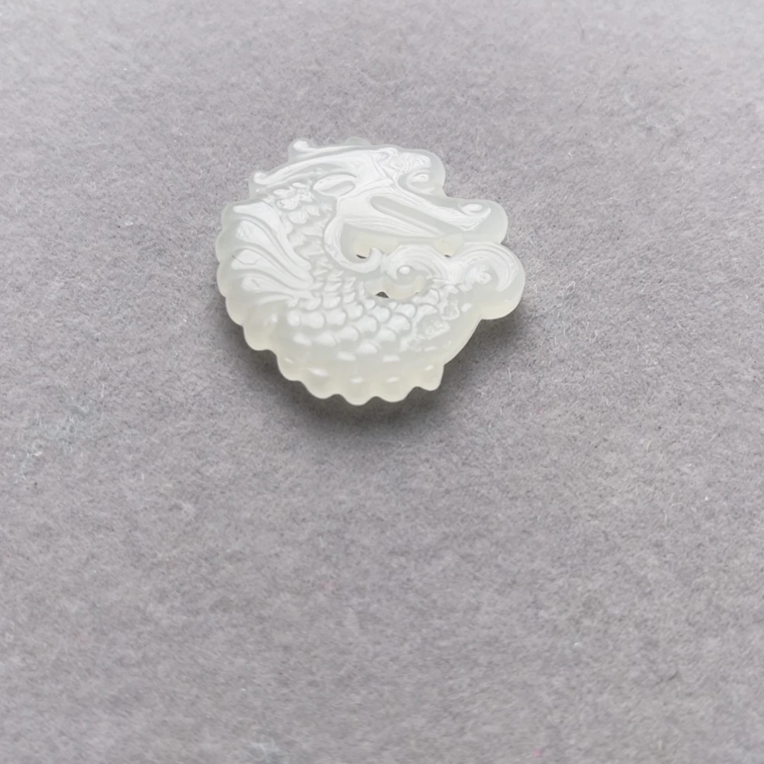 和田玉未镶嵌颈饰微瑕青海料高冰鱼化龙