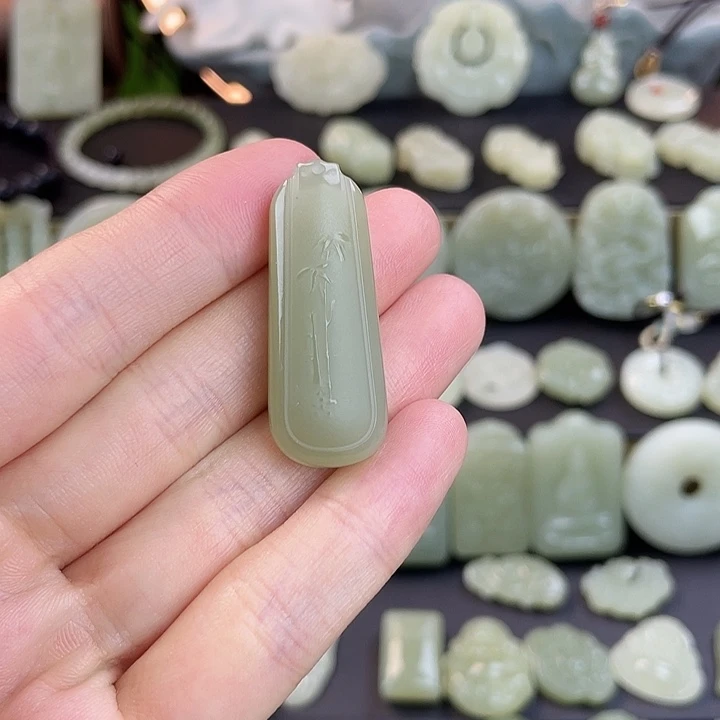 颈饰未镶嵌和田玉