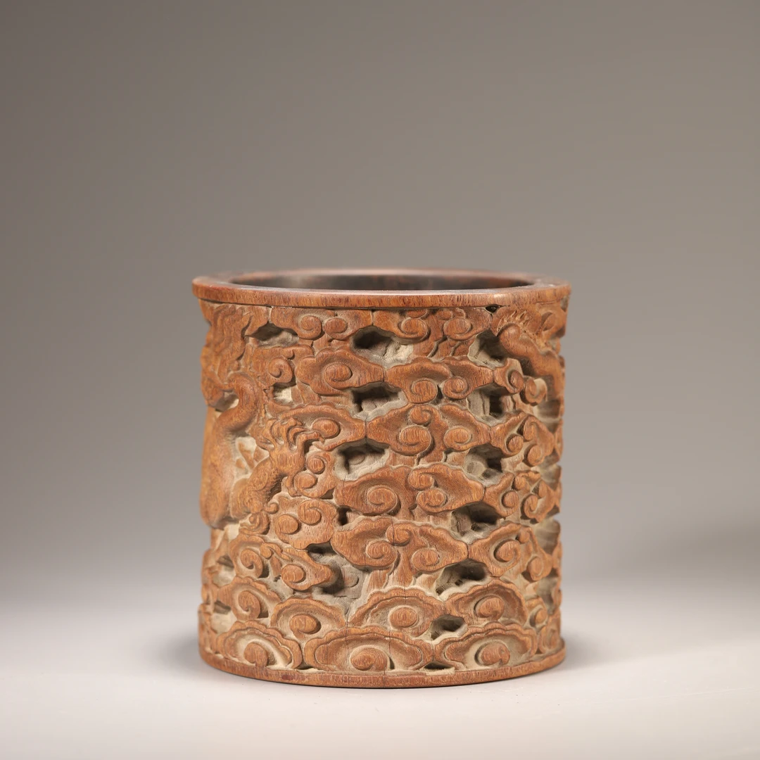 Lot14清代 沉香木雕龙笔筒