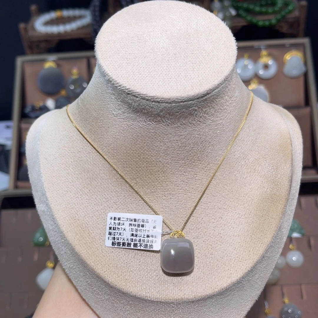 和田玉18K金镶嵌吊坠(赠链)