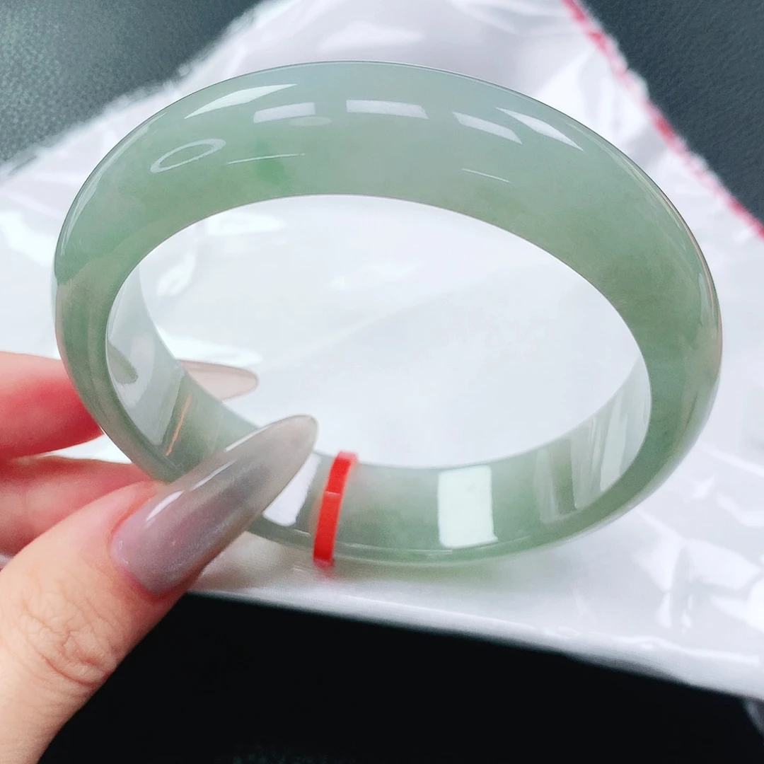 翡翠手镯未镶嵌60圈